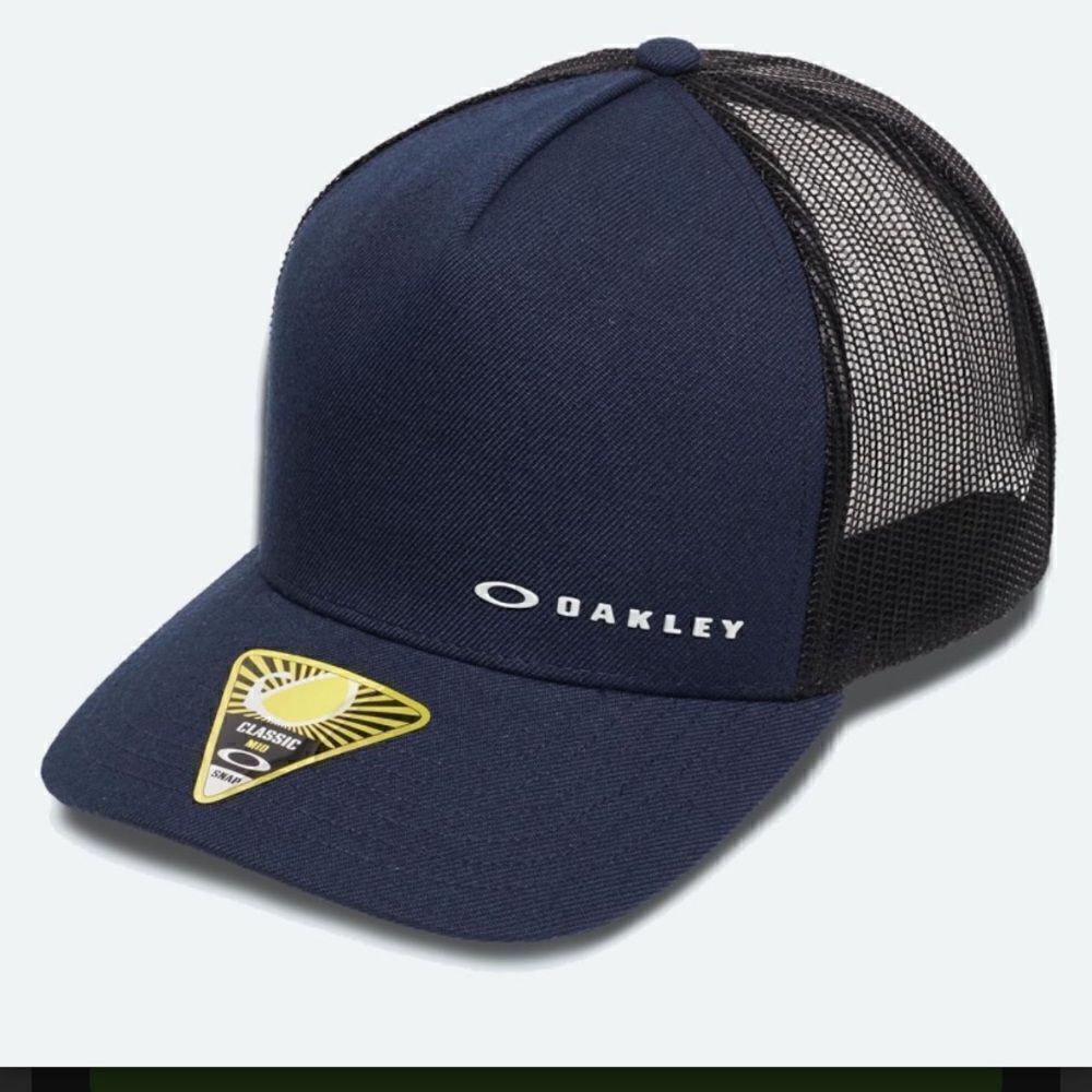 Oakley Cap NWT blue and black